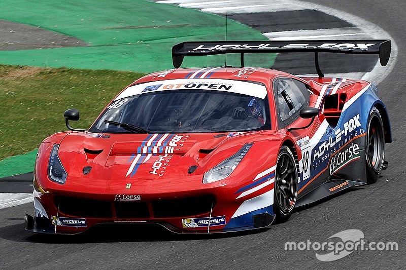 Stanley porta la Ferrari 488 GTE in pole a Silverstone per Gara 2