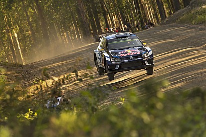 Mikkelsen y Tanak igualan en la cima del Rally de Finlandia
