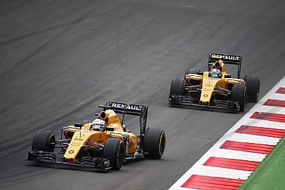 Renault schrijft line-up met Magnussen en Palmer in 2017 nog niet af