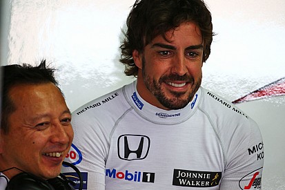 El enfoque de Honda es "la noche y el día" respecto a 2015, dice Alonso