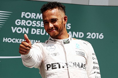 Hamilton conferma: "Sconteremo la penalità sui motori qui a Spa"