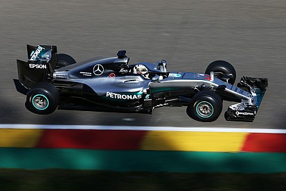Nog eens vijftien startplaatsen straf voor Hamilton in België
