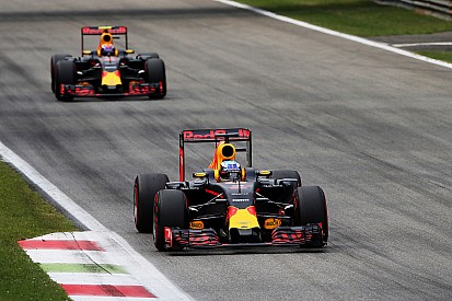 Red Bull рассчитывает на прибавку мощности от Renault в Сингапуре