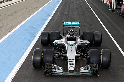 Mercedes probó los neumáticos 2017 de Pirelli
