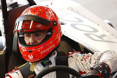 Bámulatos: Mick & Michael Schumacher ugyanolyan beleéléssel vezetik a "szellemautót"!