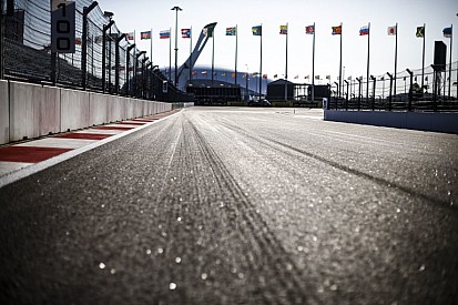 Felült az F1-es lelátóra és festett egy képet: laza