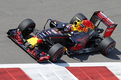 Kvyat bikája elszabadult Szocsiban - az a vörös szín...