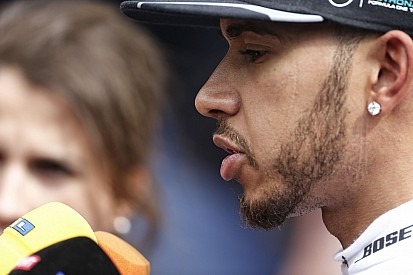Hamilton újabb menő fotózáson járt!