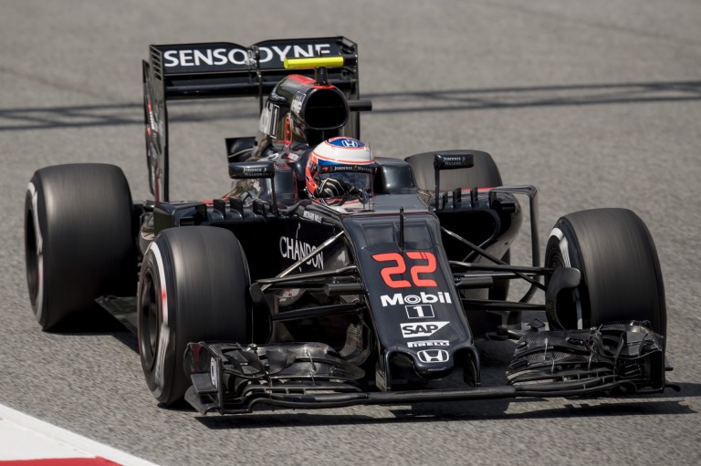 A McLaren régi és új első szárnya: érezd a különbséget