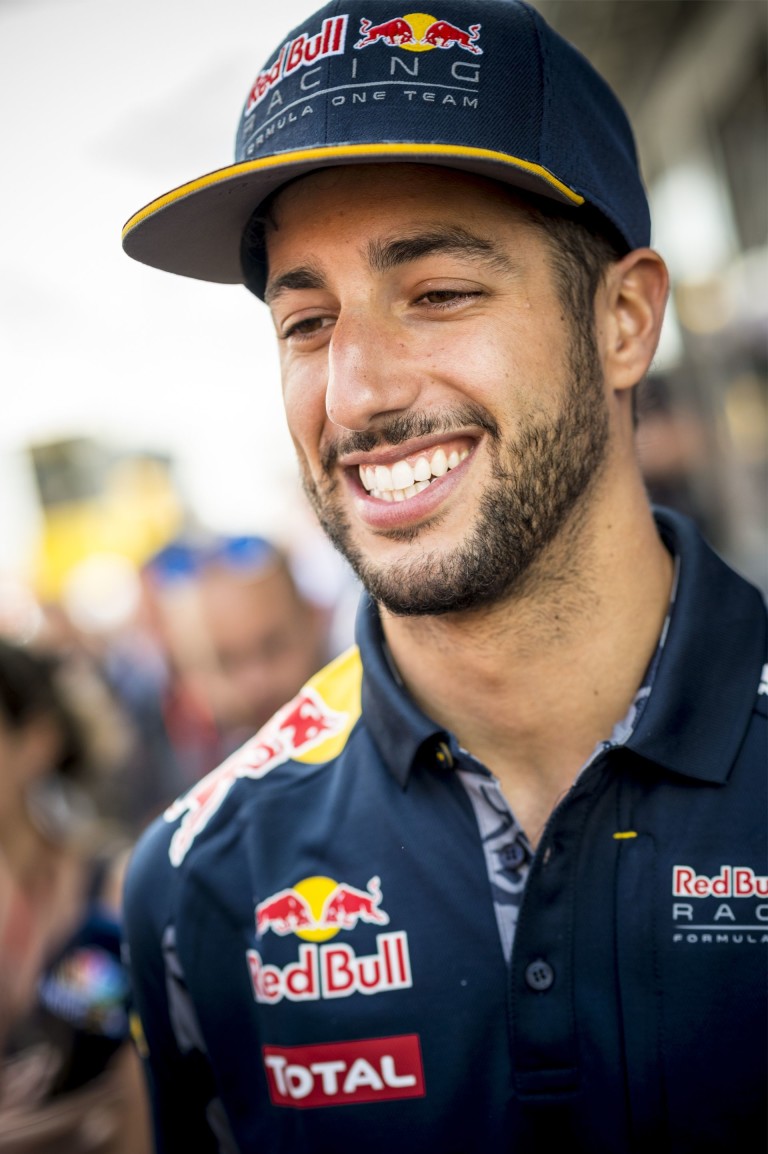 LOL: így üzent Ricciardo Verstappennek