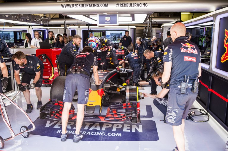 Vettel vissza akarja cserélni Verstappent Kvyatra: HAHA