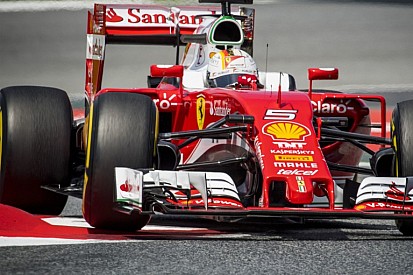 Vettel ismét a rádióban káromkodott - most Ricciardo miatt!