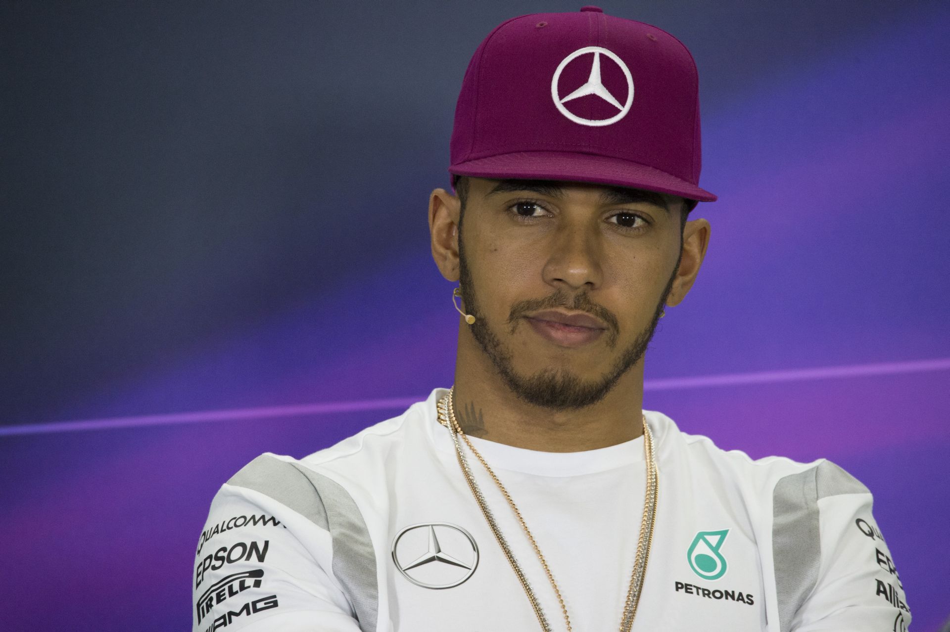 Hamilton durva zakóban indult el a L'Oreal ma esti eseményére!
