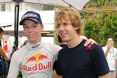 Vettel bevallotta: szereti Kvyatot!