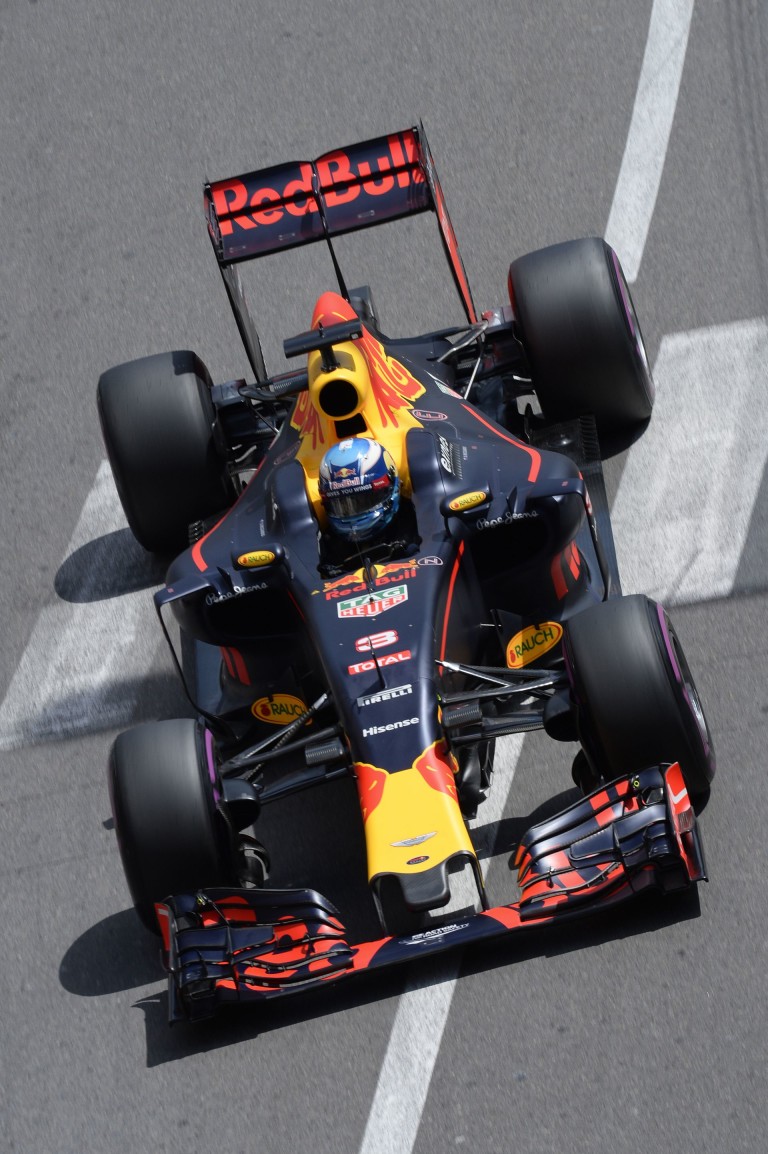 Verstappen látványos driftelése Montrealból a Red Bullal