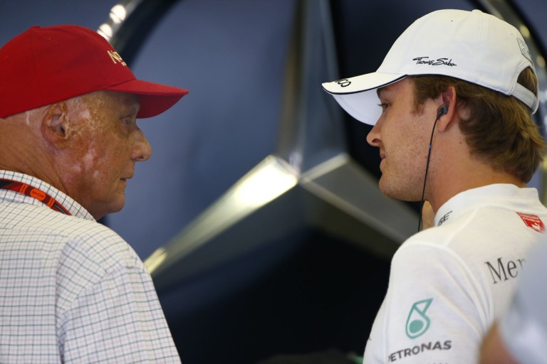 Rosberg és Lauda hogy fogott már kezet - nem így szoktak...