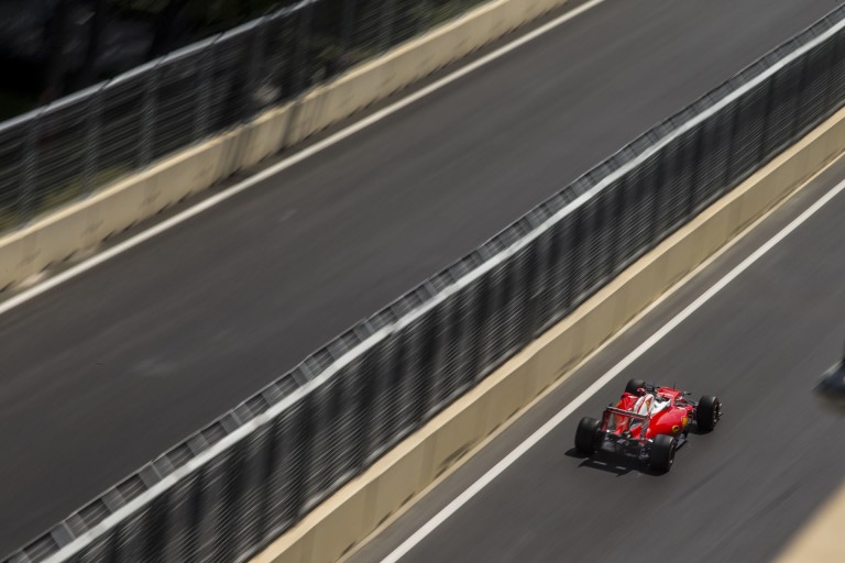 Räikkönen a kib*szott műanyag zacskók miatt bosszankodik Bakuban!