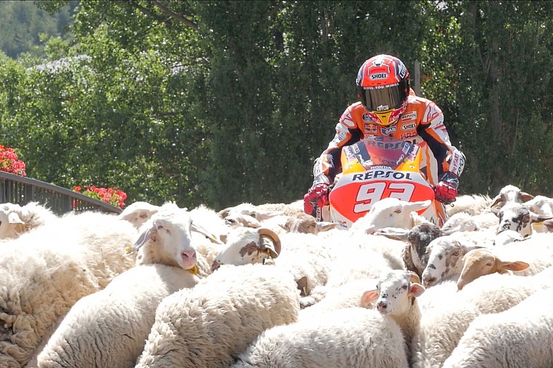 Vídeo: Márquez, Pedrosa y los pilotos Repsol, en terreno desconocido