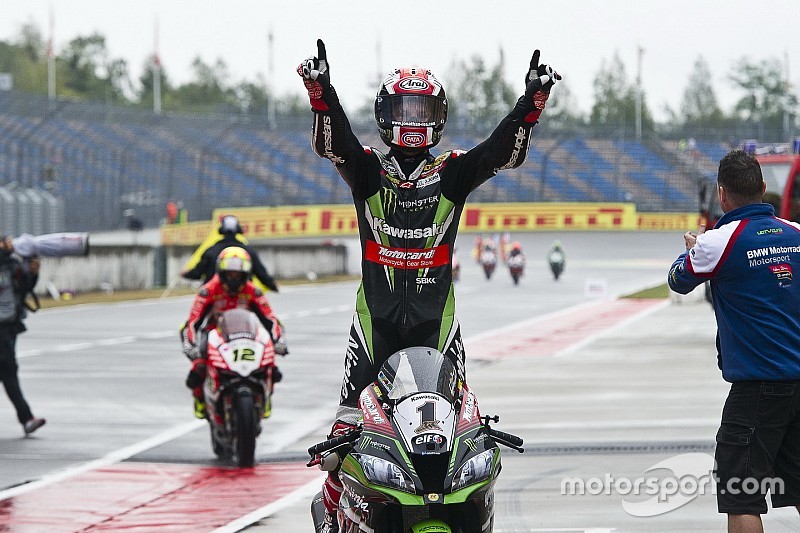Magny-Cours, Superpole: Rea la spunta su Sykes con il bagnato