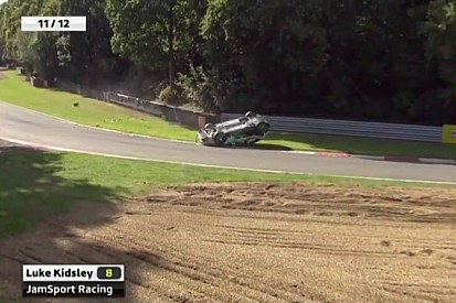 Óriási esés a brit Renault Clio Kupában