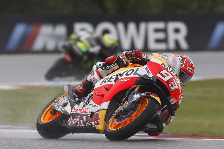 MotoGP: Marquez biztosra ment, aztán mikor már lehetett, elesett...