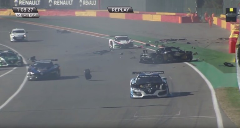 Brutális baleset Robert Kubica versenyén Spa-Francorchampsban