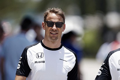 BRÉKING: Button bejelentette a visszavonulását a Forma-1-ből, de 2018-ban visszatérhet