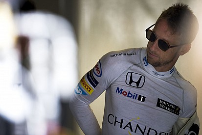 Button: „Nem teljesen vonulok vissza, és más csapatnak nem akarok dolgozni”