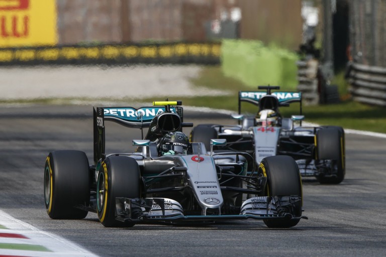 Hamilton a borzalmas startjával bukta a győzelmet, így Rosberg nyert Monzában: Vettel 3., Raikkönen 4.