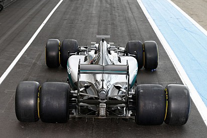 A Mercedes egy egészen elképesztően látványos képet közölt a Pirelli F1-es tesztjéről