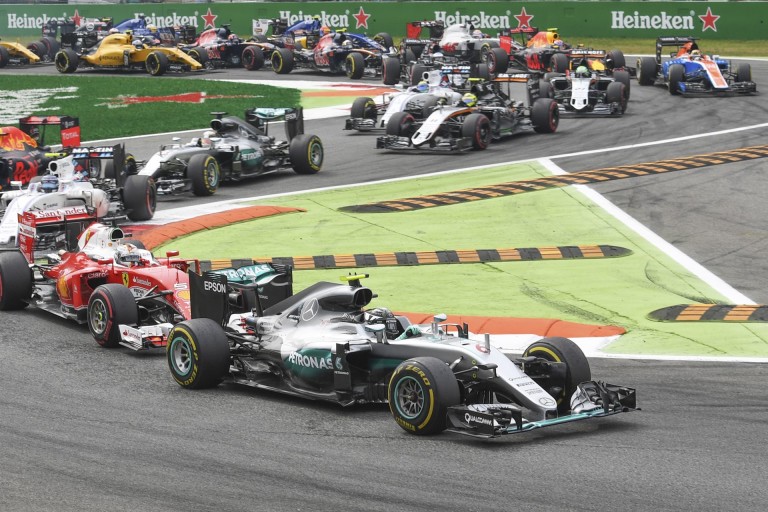 30 perces eddig nem látott onboard felvételek az Olasz Nagydíjról: Alonso, Kimi, Hamilton...