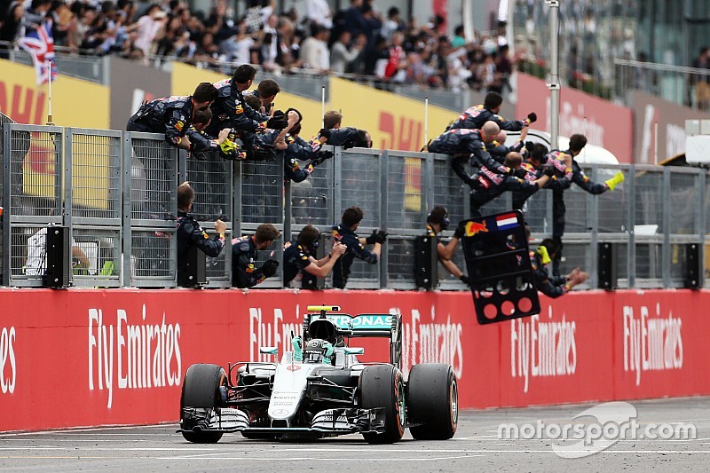 Rosberg samurai di Suzuka, Mercedes è campione Costruttori