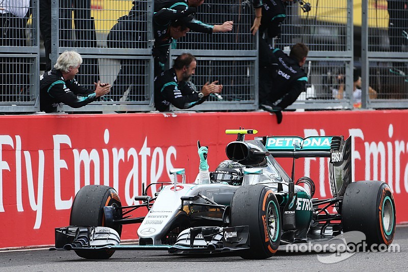 Formel 1 in Suzuka: Hamilton patzt, Rosberg siegt und baut WM-Führung aus