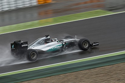 Rosberg test met brede banden voor 2017 in Barcelona