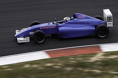 F4 SEA Clark: Presley rebut pole position, Keanon P6