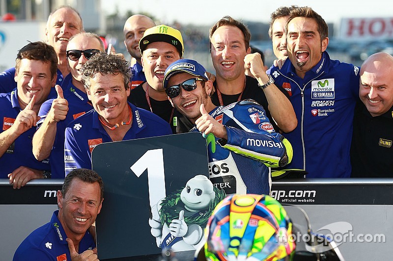 Rossi klopt Marquez in strijd voor de pole-position op Motegi