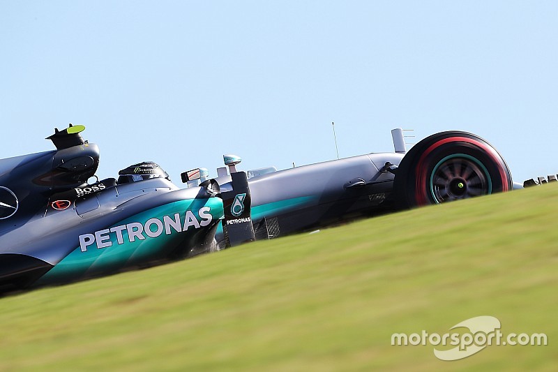 Nico Rosberg cierra el viernes en Austin como líder