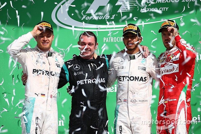 Stand: Hamilton doet het maximale, Verstappen nadert Raikkonen
