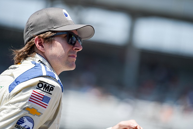 J.R. Hildebrand remplace Josef Newgarden