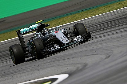 Formel 1 in Brasilien: Der Regen ist da, Nico Rosberg fährt Bestzeit