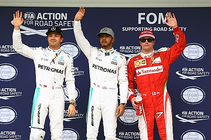 Hamilton verslaat Rosberg in strijd om pole, Verstappen start als vierde in Brazilië