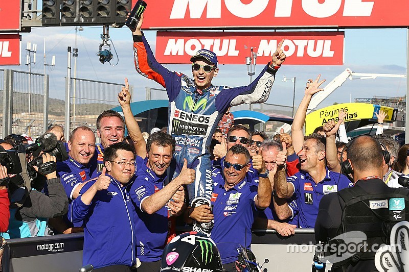 Lorenzo se va de Yamaha por la puerta grande