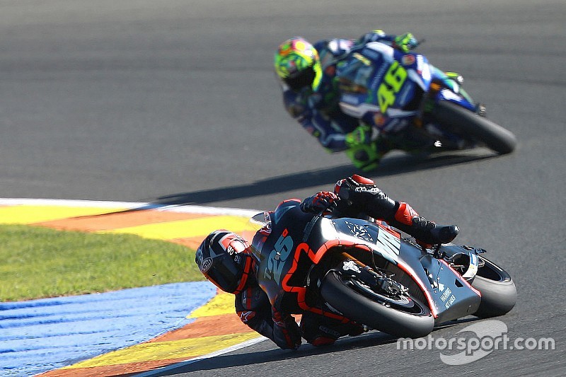 Viñales voor Rossi en Lorenzo bij testdebuut Yamaha