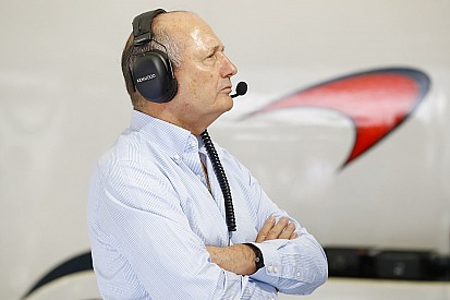 Dennis telah dipaksa untuk keluar dari McLaren