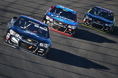 Stewart se despide de NASCAR desafiante hasta el final