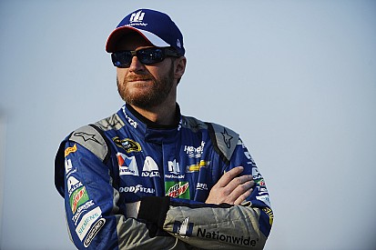 Dale Earnhardt Jr reçoit le feu vert des médecins