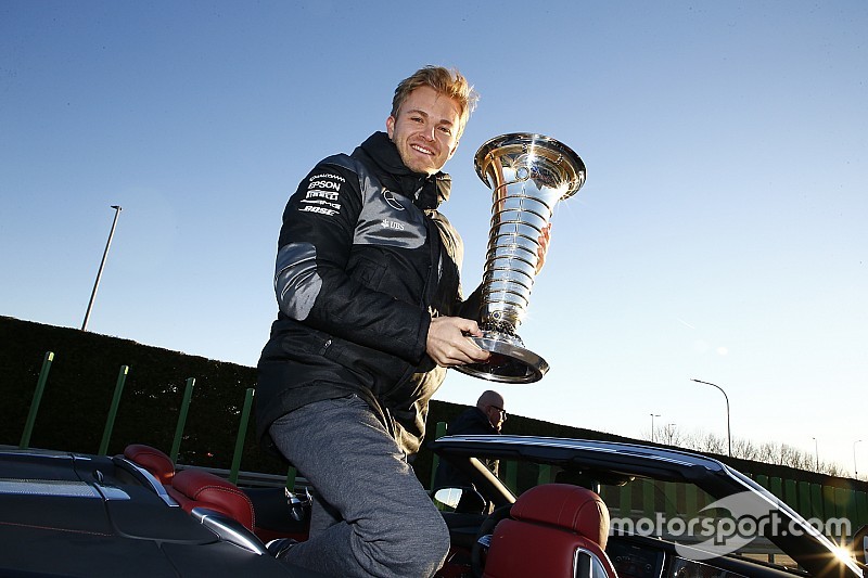 Mercedes no comunicará el sustituto de Rosberg hasta 2017