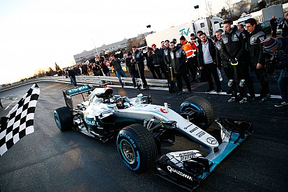 Відео: останній заїзд Ніко Росберга за кермом Mercedes W07