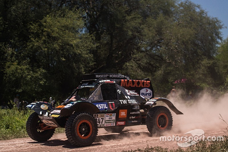 Tim Coronel neemt Tom Coronel op sleeptouw
