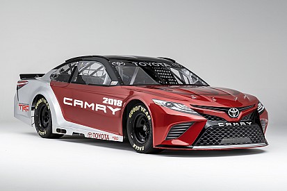 Toyota muestra su nuevo Camry para NASCAR
